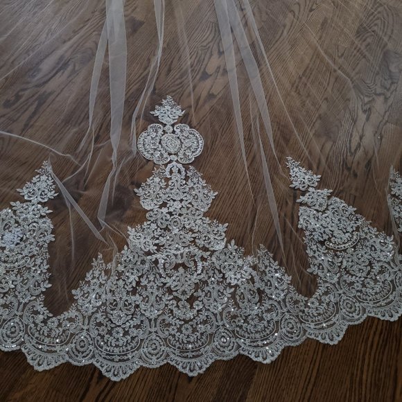 Lace wedding veil - Picture 8 of 9